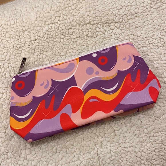 CLINIQUE Cosmetics Bag - Picture 7 of 9